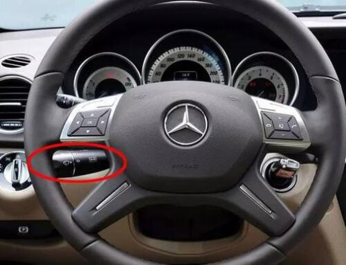 How to use the turn signal