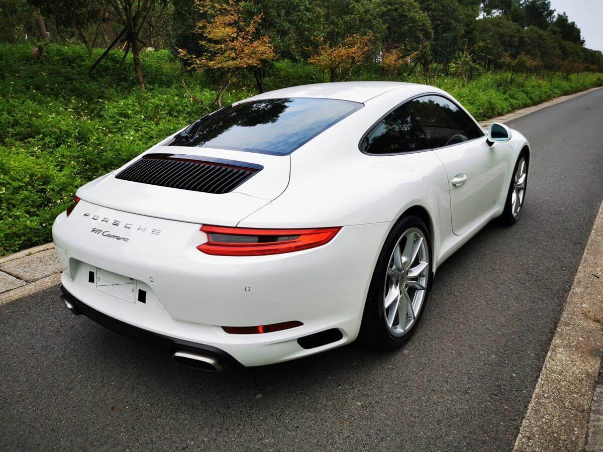 Porsche 911 taillight