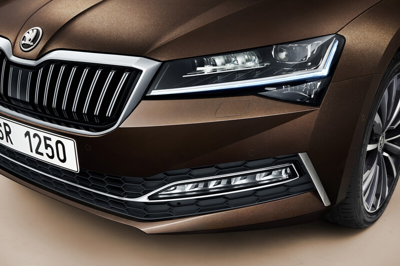 Skoda Superb front headlight 2019 2020 2021 2022 2023 2024