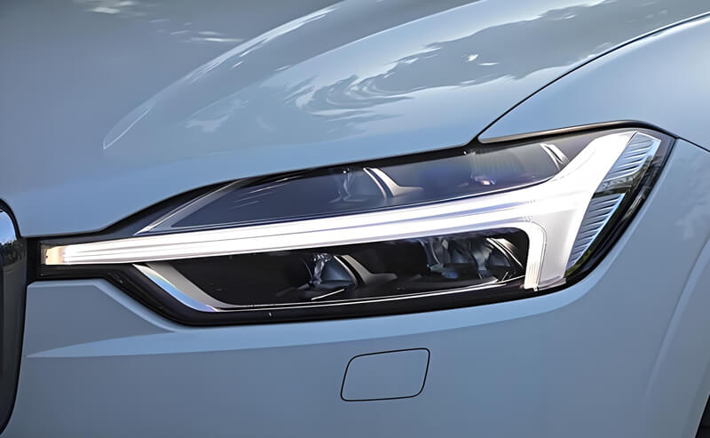 Volvo XC60 front headlight